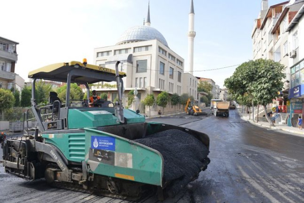 AVCILAR’A BİR AYDA 15 BİN TON ASFALT