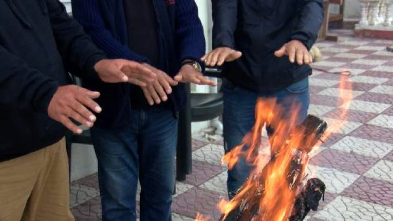 Yazlıkçılar kışın da İstanbula dönmüyor; odun kırıp ateş yakıyorlar