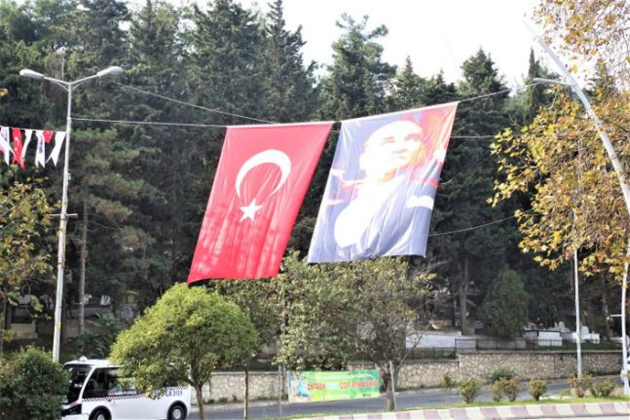 Çatalca’da Her Yer Atatürk, Çatalca’da Her Yer Kırmızı Beyaz