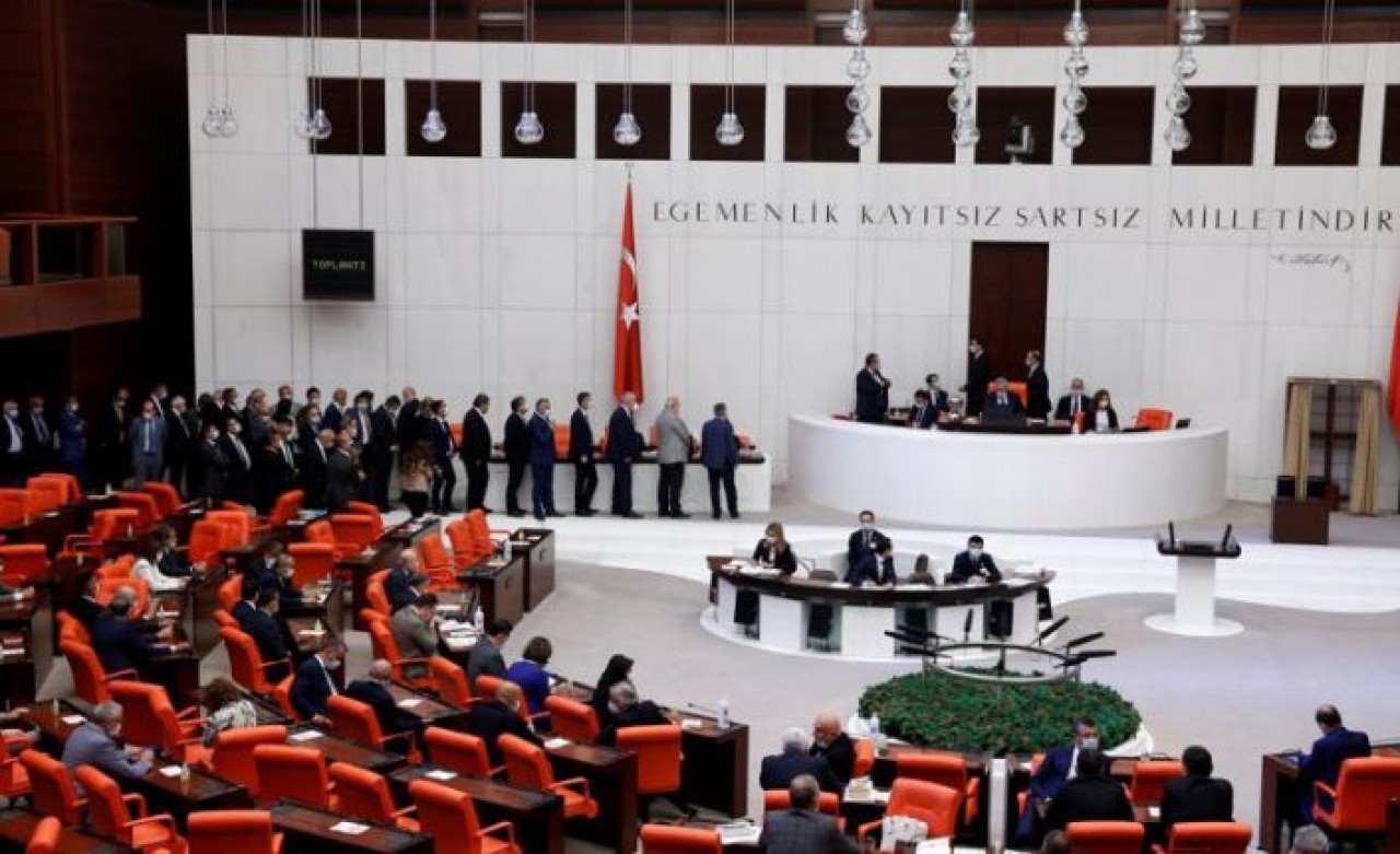 Patronları sevindirecek kanun teklifi AKP ve MHPnin oylarıyla kabul edildi