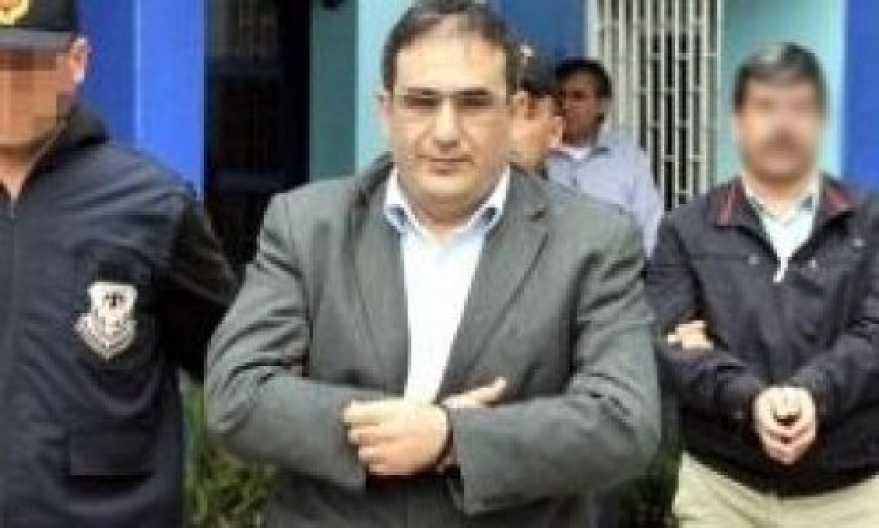 Profesöre plastik kelepçe