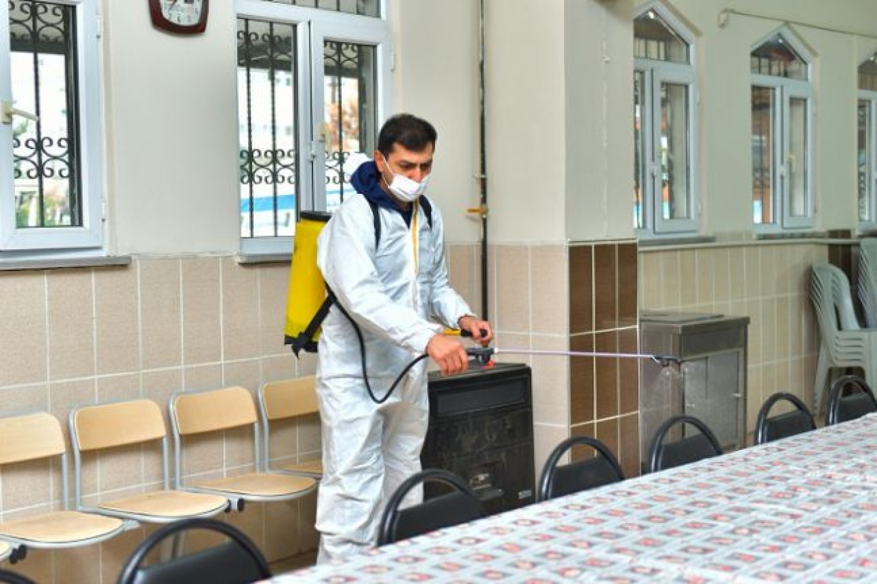 ESENYURT’TA İBADETHANELER DEZENFEKTE EDİLİYOR