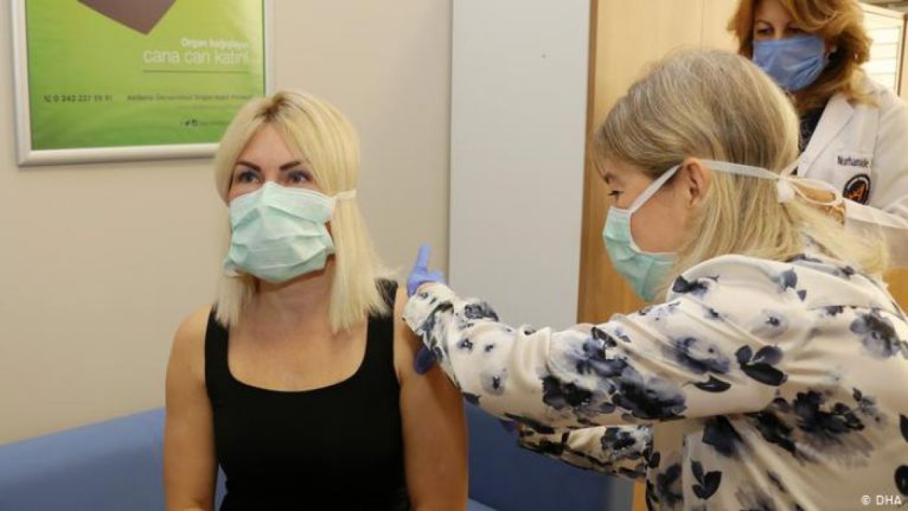 Sağlık Bakanlığı: Çin aşısı gönüllüler üzerinde denenecek