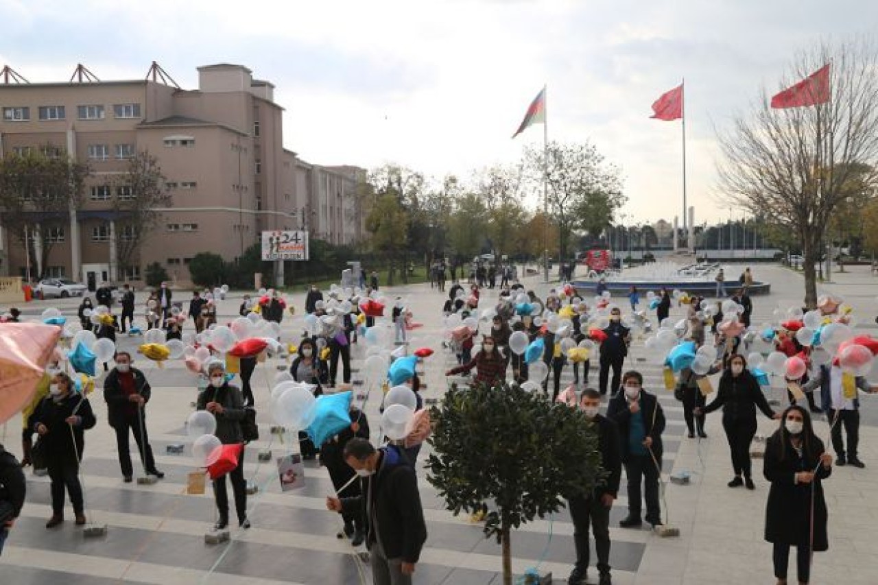 24 Kasımda balonlar öğretmenler için uçuruldu