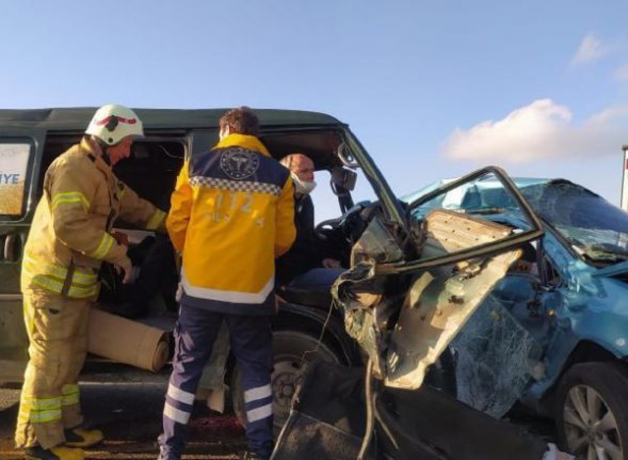 SİLİVRİDE TRAFİK KAZASI: 1 ÖLÜ 2 YARALI