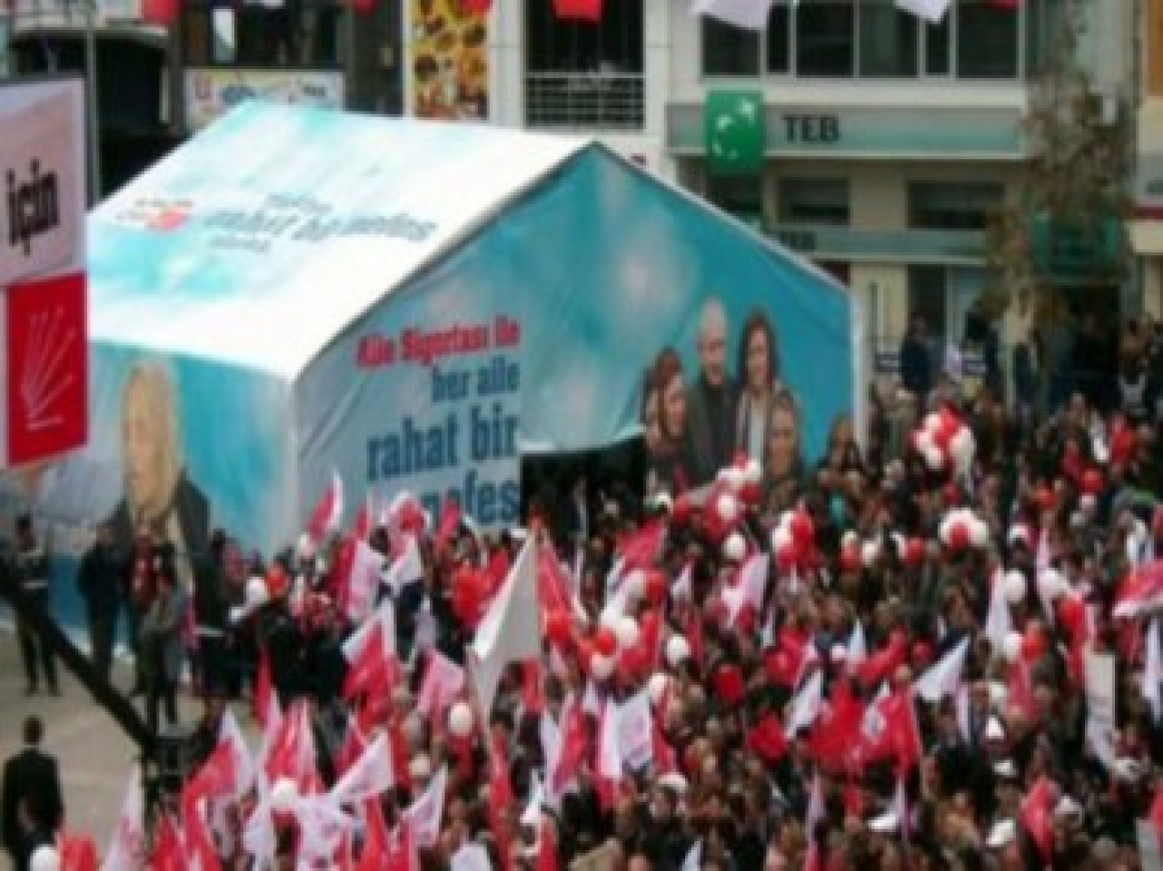 Miting alanlarında "Demokrasi Çadırları"