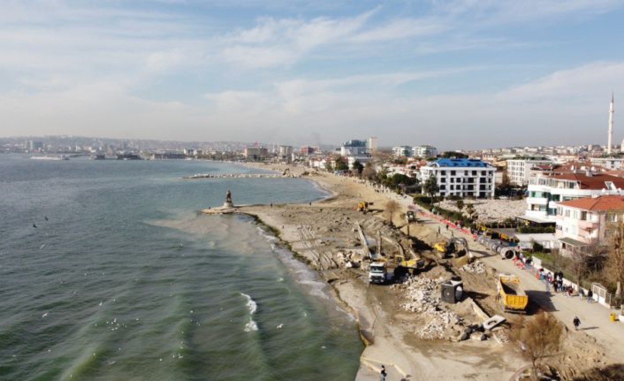 Büyükçekmece Kordonboyu’nda yenileme çalışmaları sürüyor