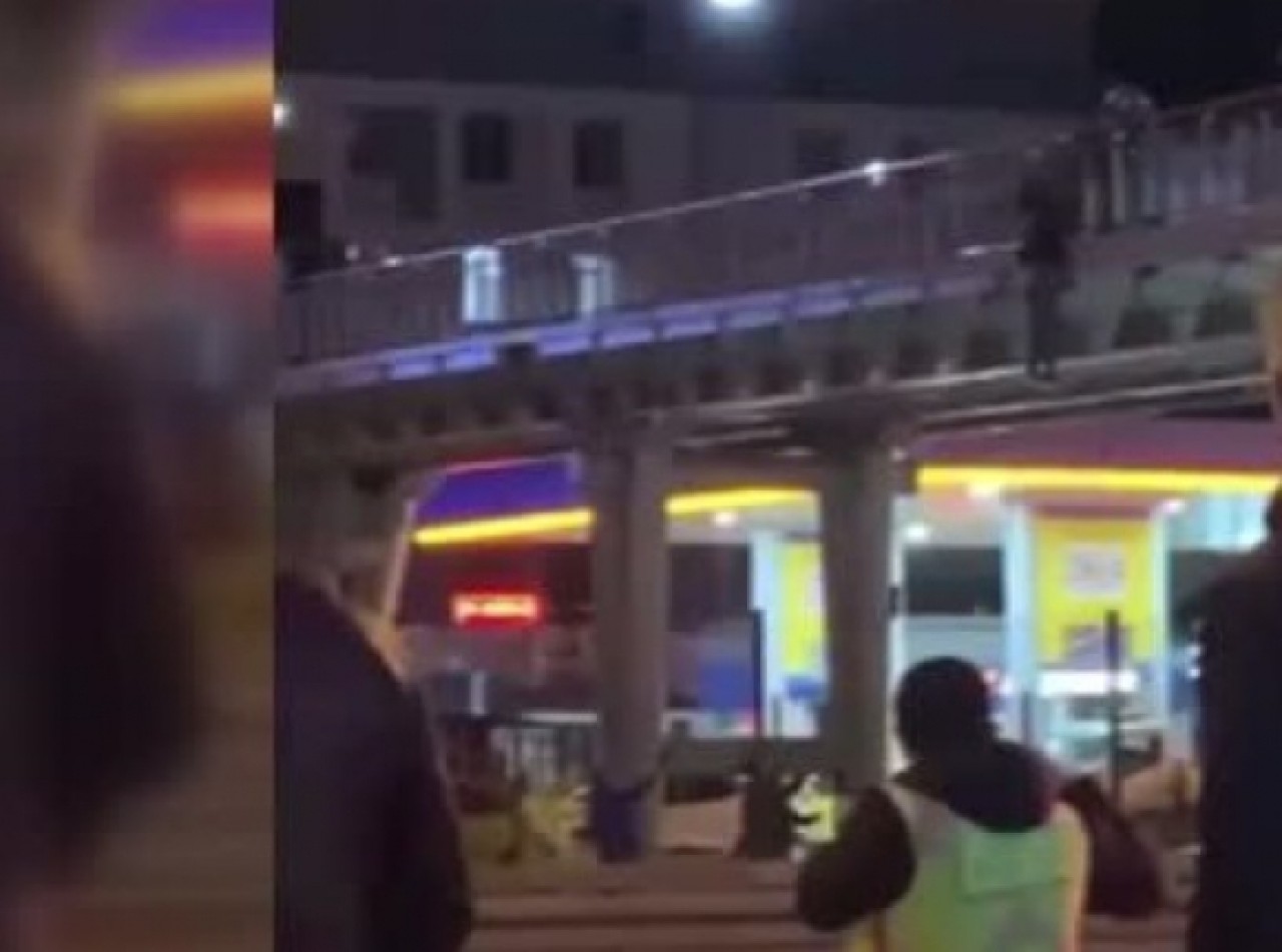 Büyükçekmecede Köprüye çıkan adamın intihar girişimi