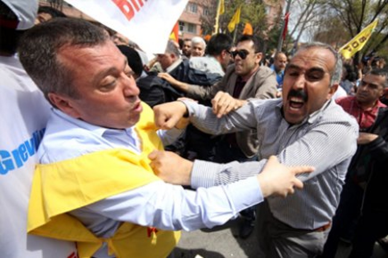 1 Mayıs'ta Taksim'de ve Sıhhiye'de kavga!