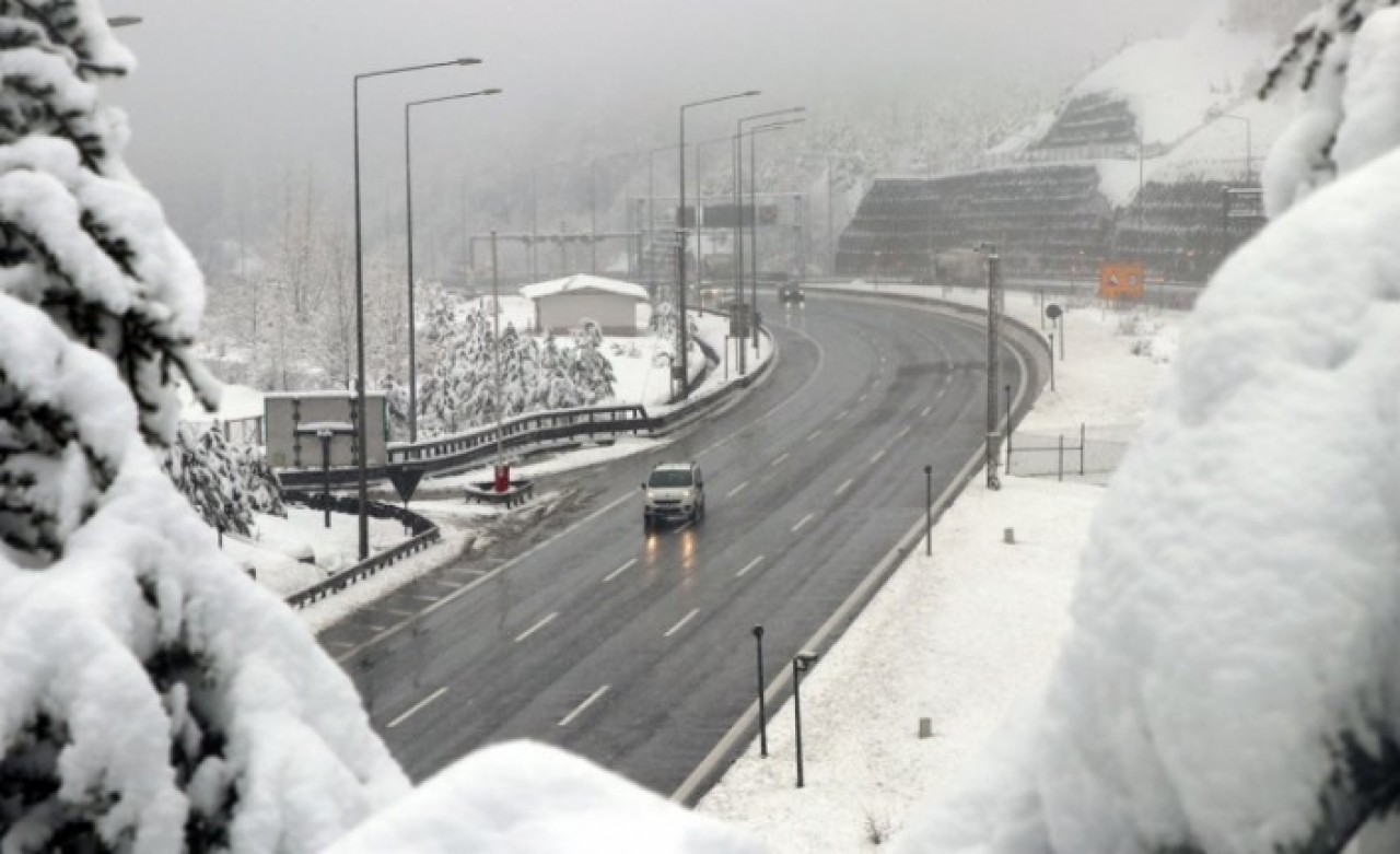 Bolu Dağında kar kalınlığı 35 santimetreye ulaştı