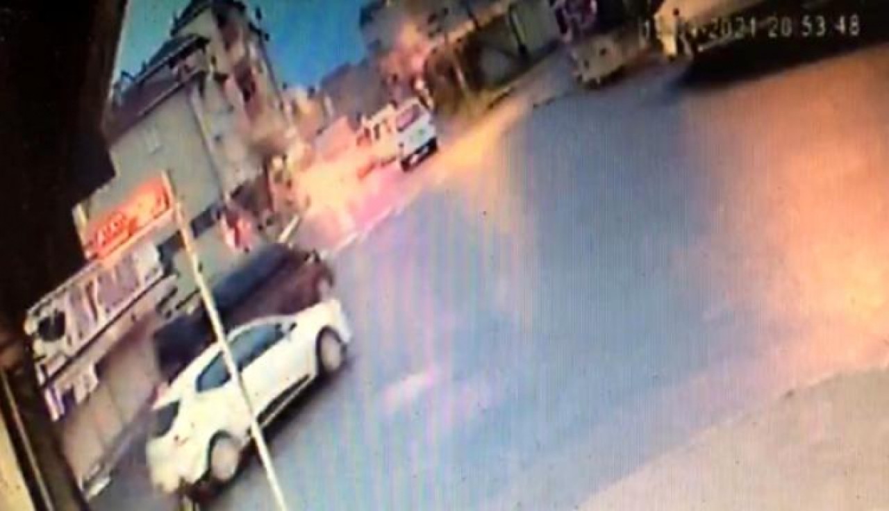 Avcılarda araç içerisinden sıkılan kurşun fırına isabet etti