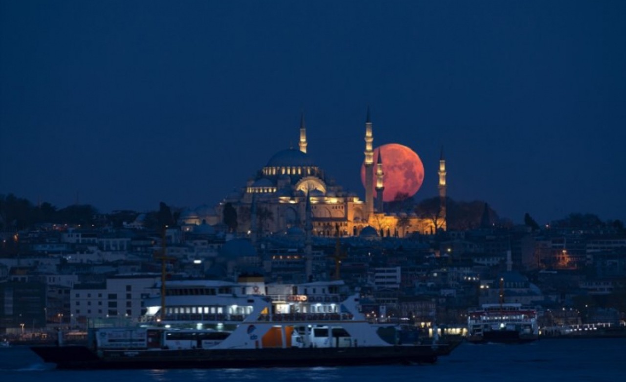 İstanbulda dolunaylı gece