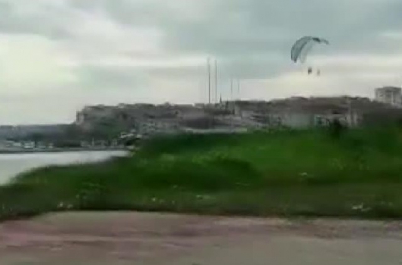 Büyükçekmecede kısıtlamada paraşütle uçuş yapan 4 şahsa polis müdahale etti