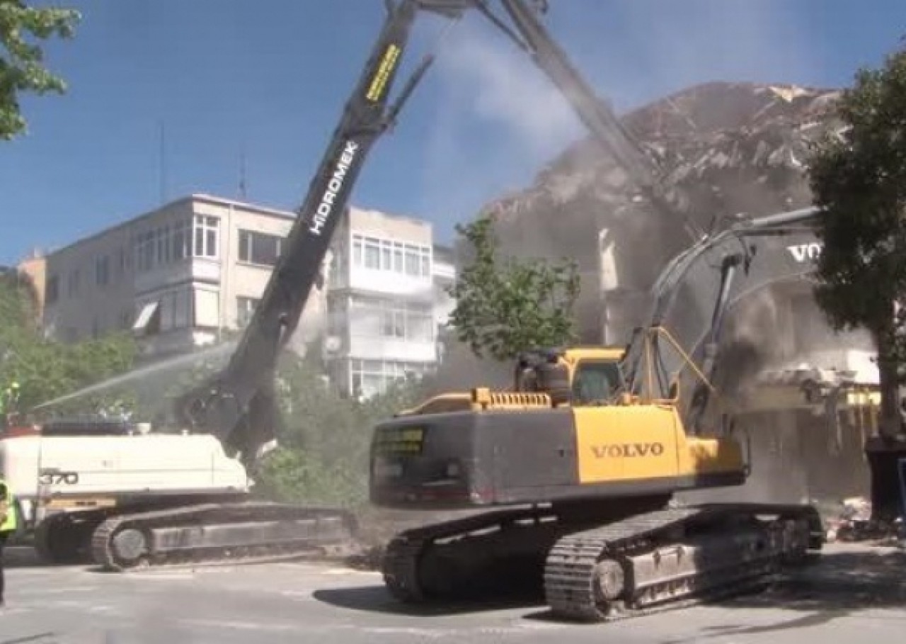 Başkan Akgün: &quot;Başımıza yıkılmadan gelin hep birlikte şehrimizi yenileyelim&quot;