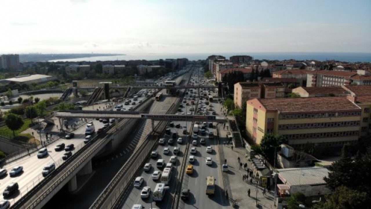 Tam kapanma sonrası Avcılar E-5te trafik yoğunluğu
