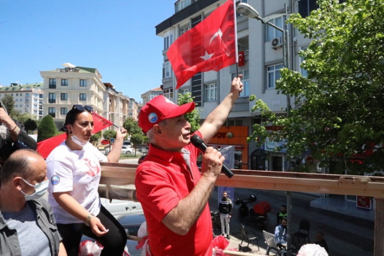 Büyükçekmece’de 19 Mayıs coşkusu balkonlara taştı