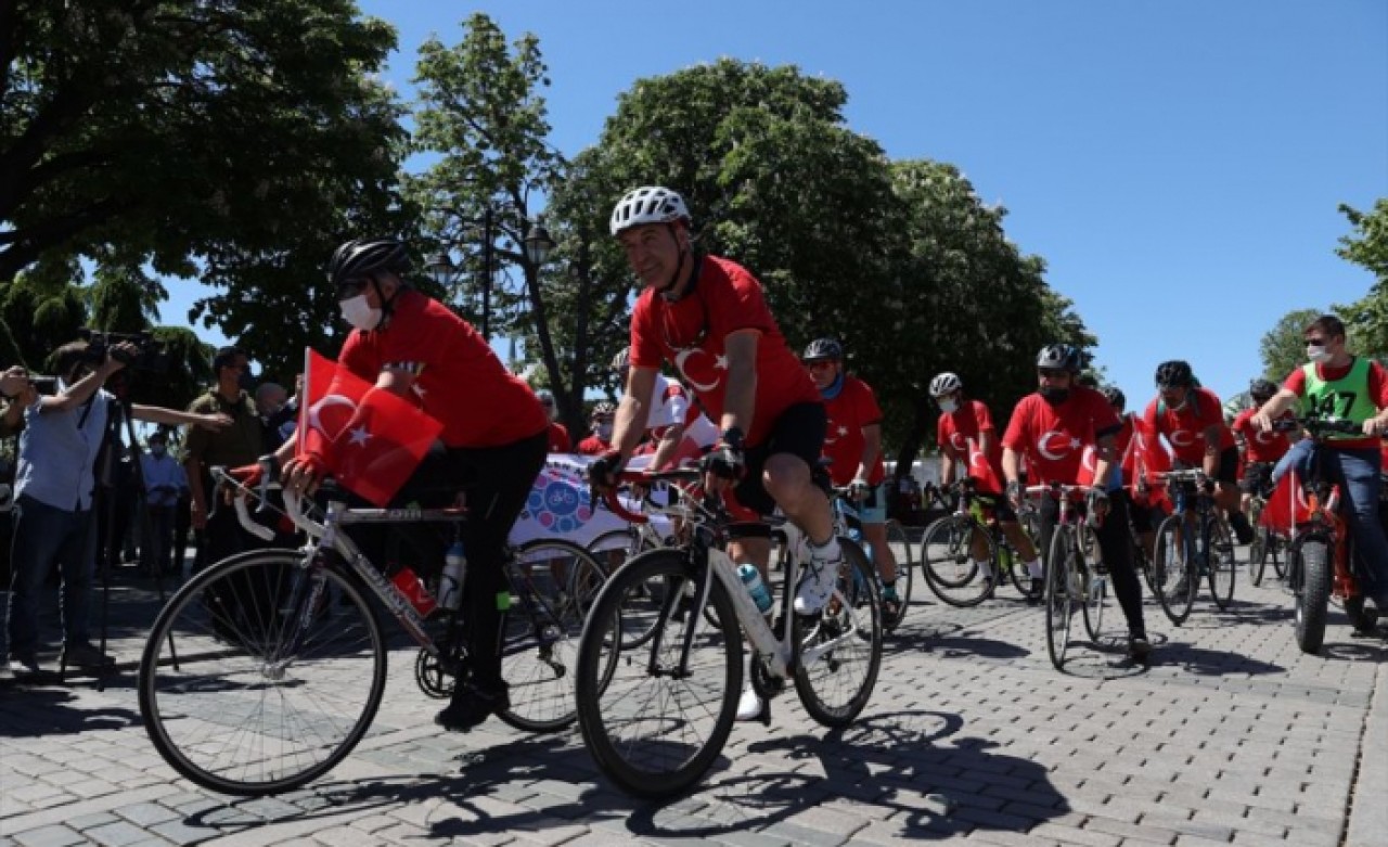 İstanbulda 102 bisikletliden 19 Mayıs turu