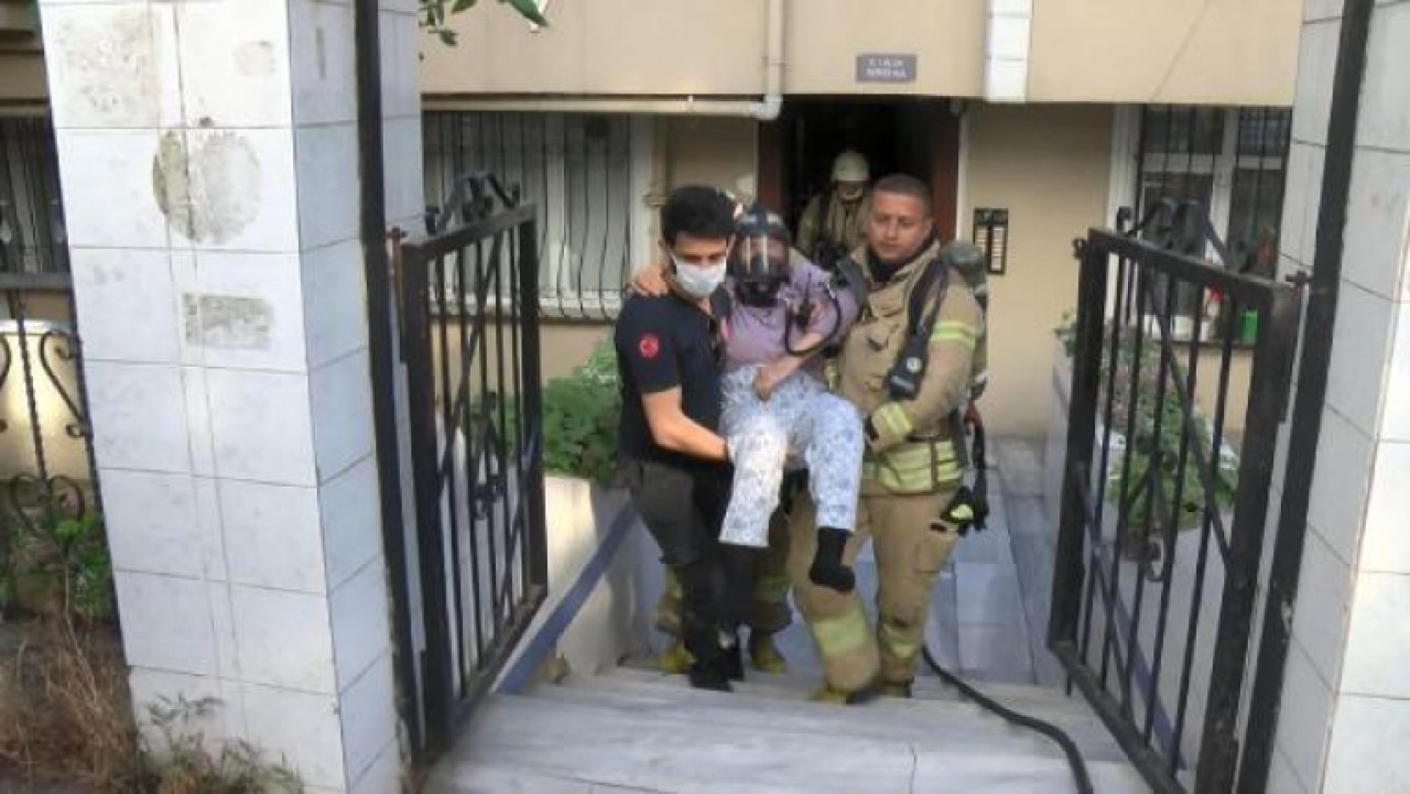 AVCILARDA 5 KATLI BİNADA YANGIN PANİĞİ; MAHSUR KALAN YATALAK KADINI İTFAİYE KURTARDI
