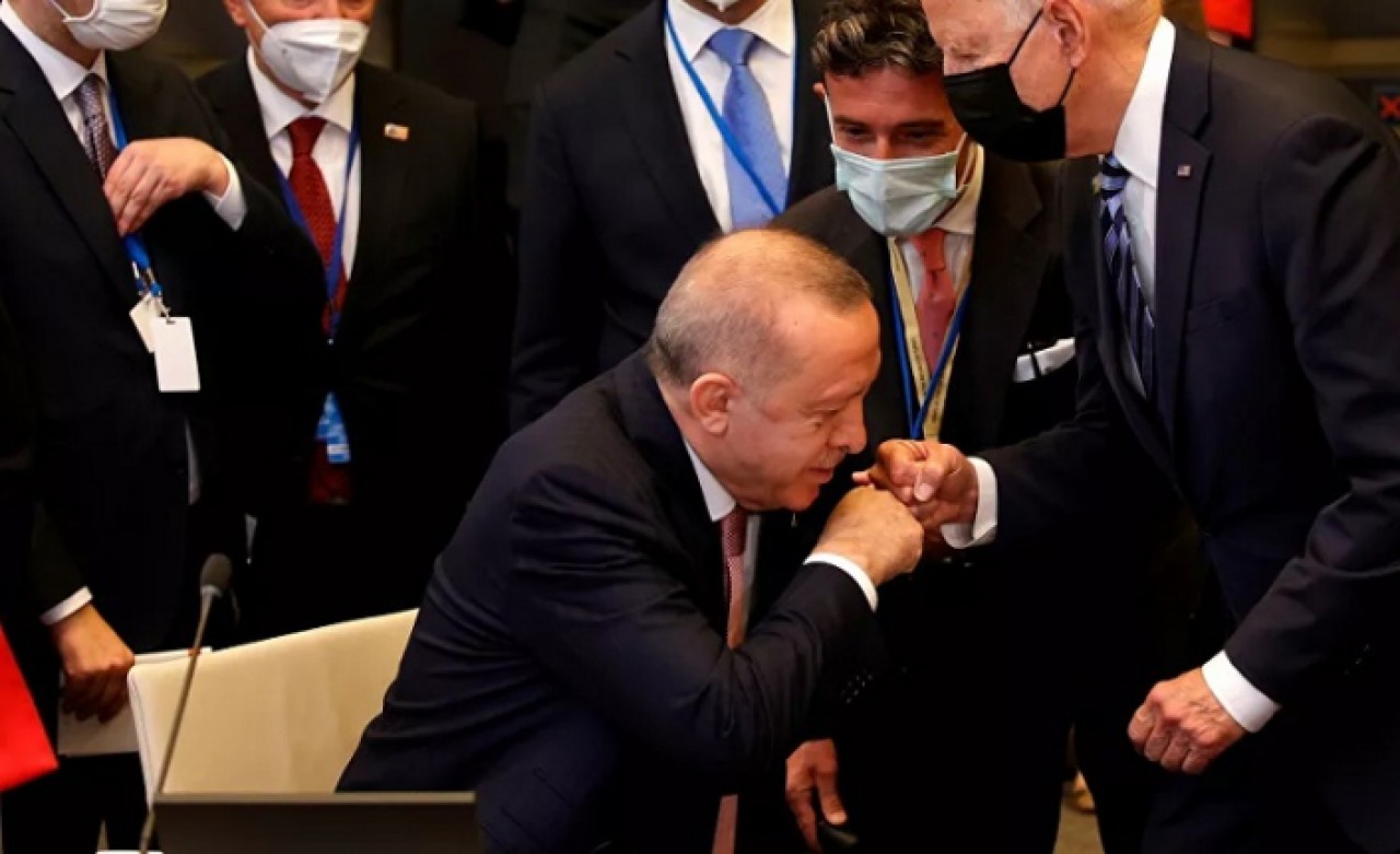 Financial Timesın kapağı Erdoğanın danışmanını çıldırttı