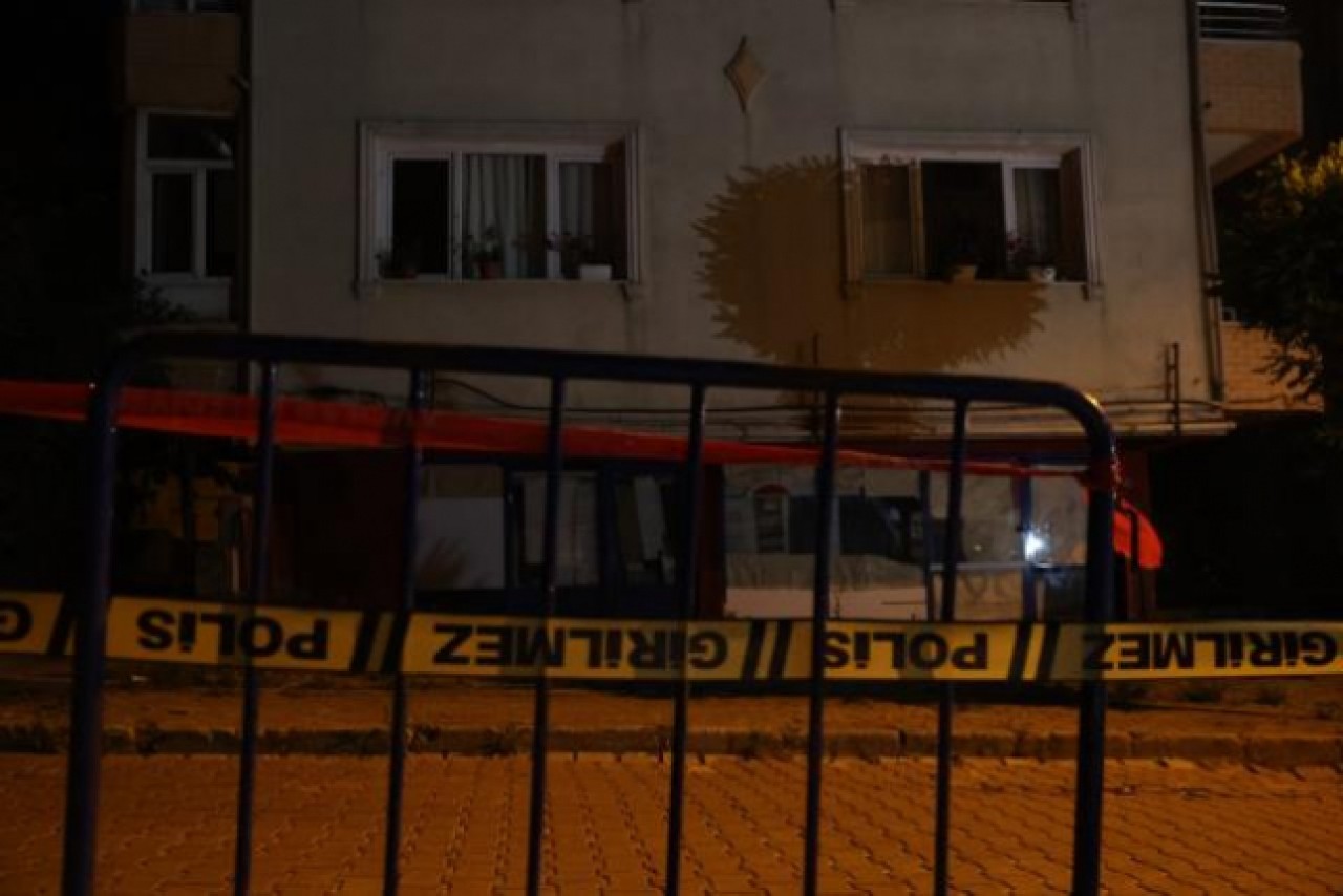 Avcılarda kolonu çatlayan 5 katlı bina boşatıldı