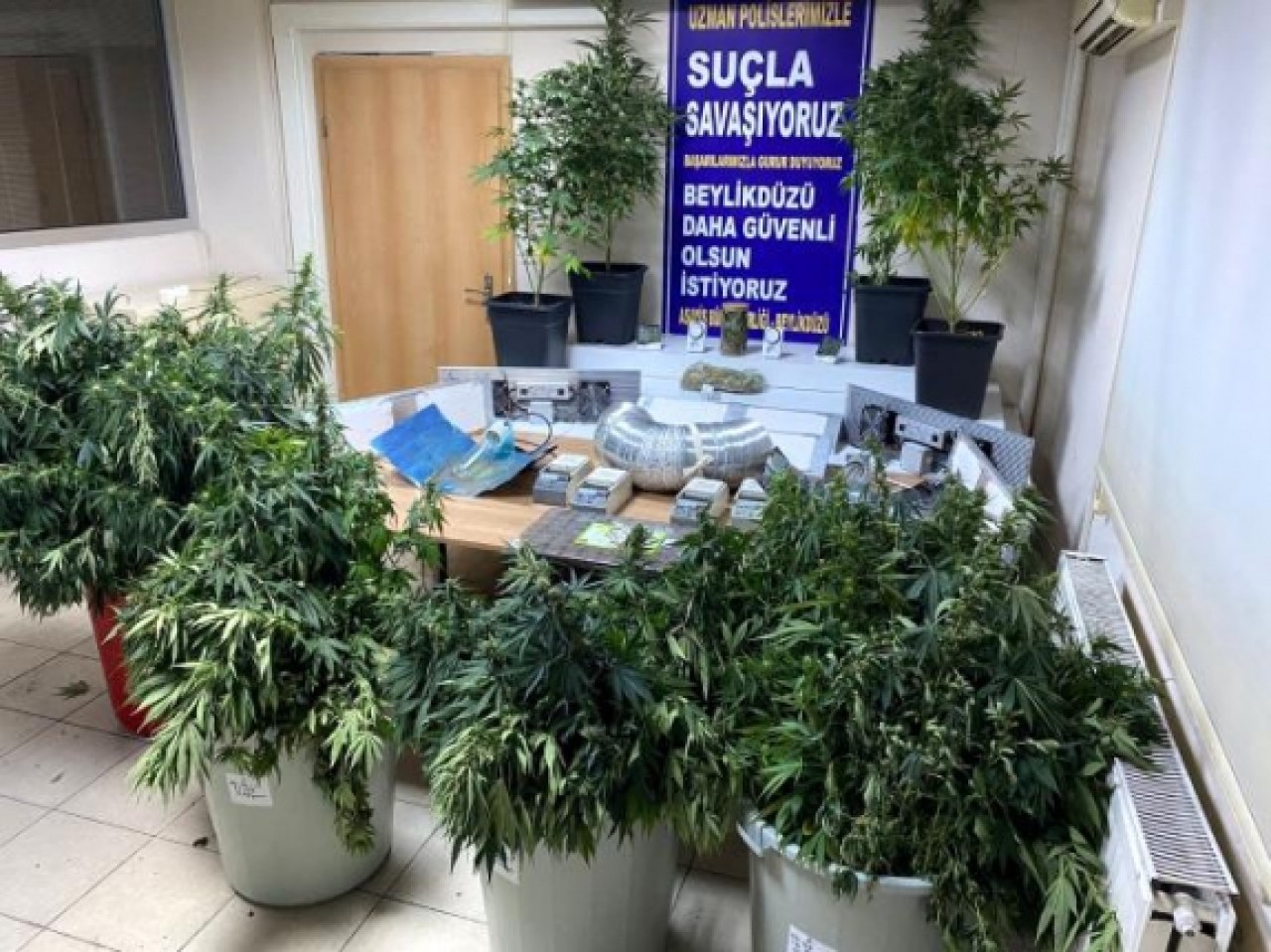 Beylükdüzünde villa uyuşturucu imalathanesi çıktı