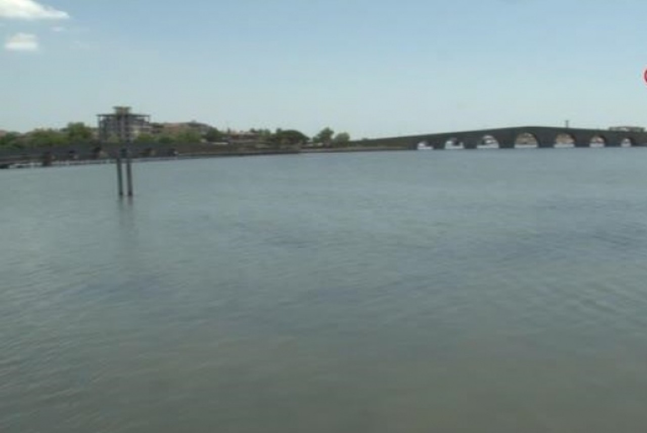 Kirlilik nedeniyle Büyükçekmece Gölünün rengini değişti