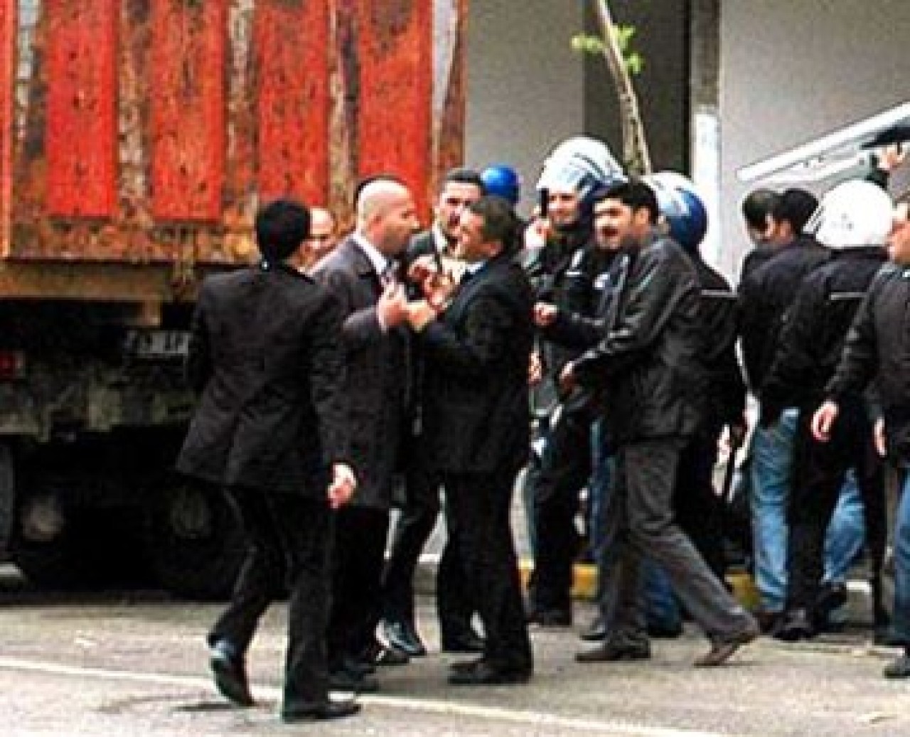 Muş'ta miting sonrası olay