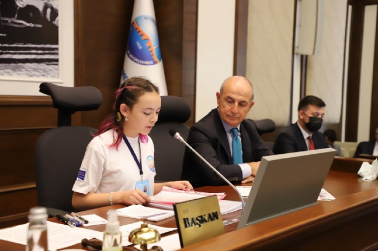 Başkan Akgün: Her Türk vatandaşının asli görevi hainlere geçit vermemektir