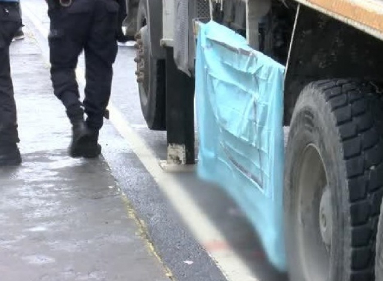 KÜÇÜKÇEKMECEDE BETON MİKSERİ ALTINDA KALAN KADININ BACAĞI KOPTU