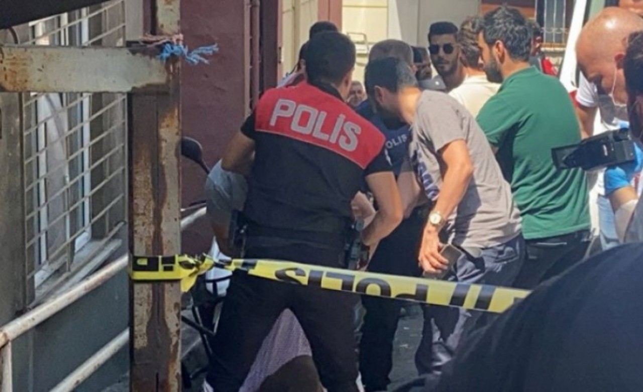 İstanbul Beyoğlunda silahlı saldırı: 3 ölü, 1 yaralı