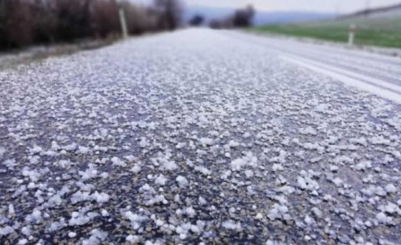 İstanbulda kavurucu sıcaklar yerini doluya bırakıyor!