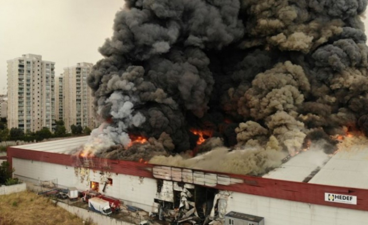 İstanbul Valiliğinden Esenyurttaki yangına ilişkin açıklama