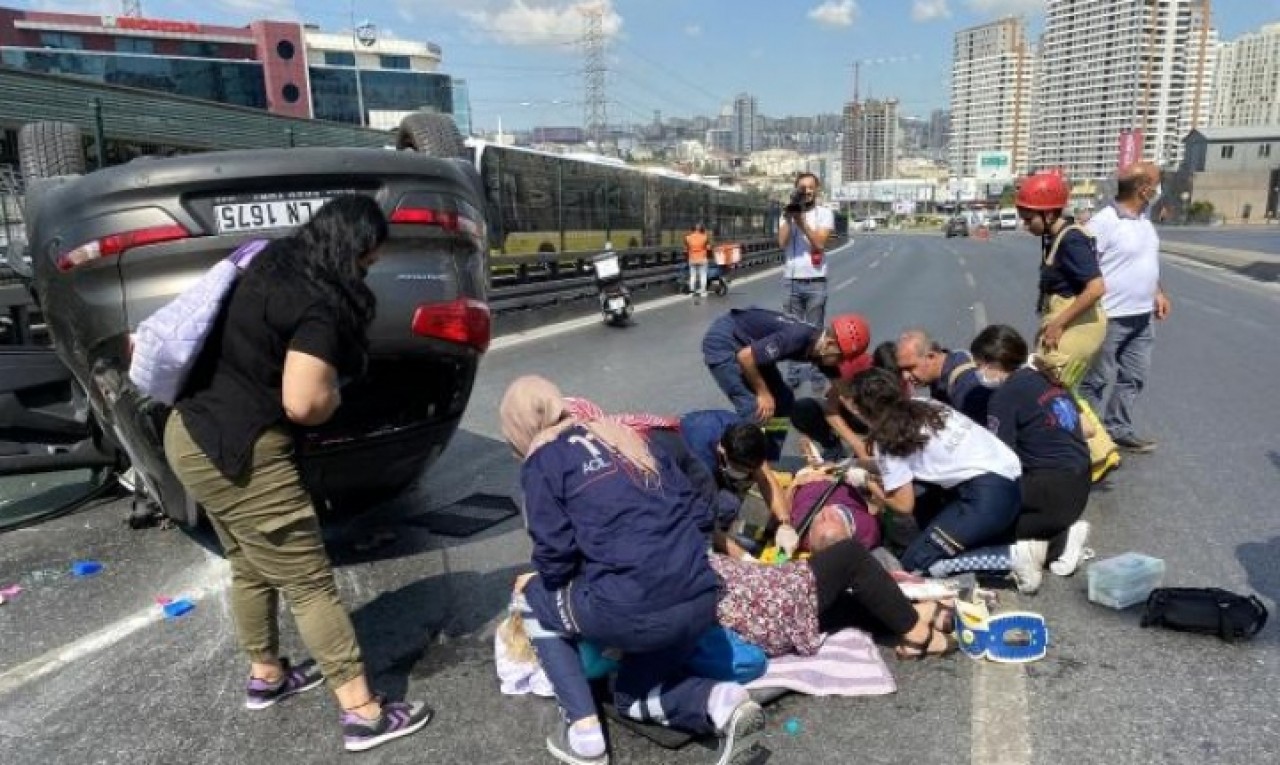 Haramidere E-5te araç takla attı: 2 yaralı