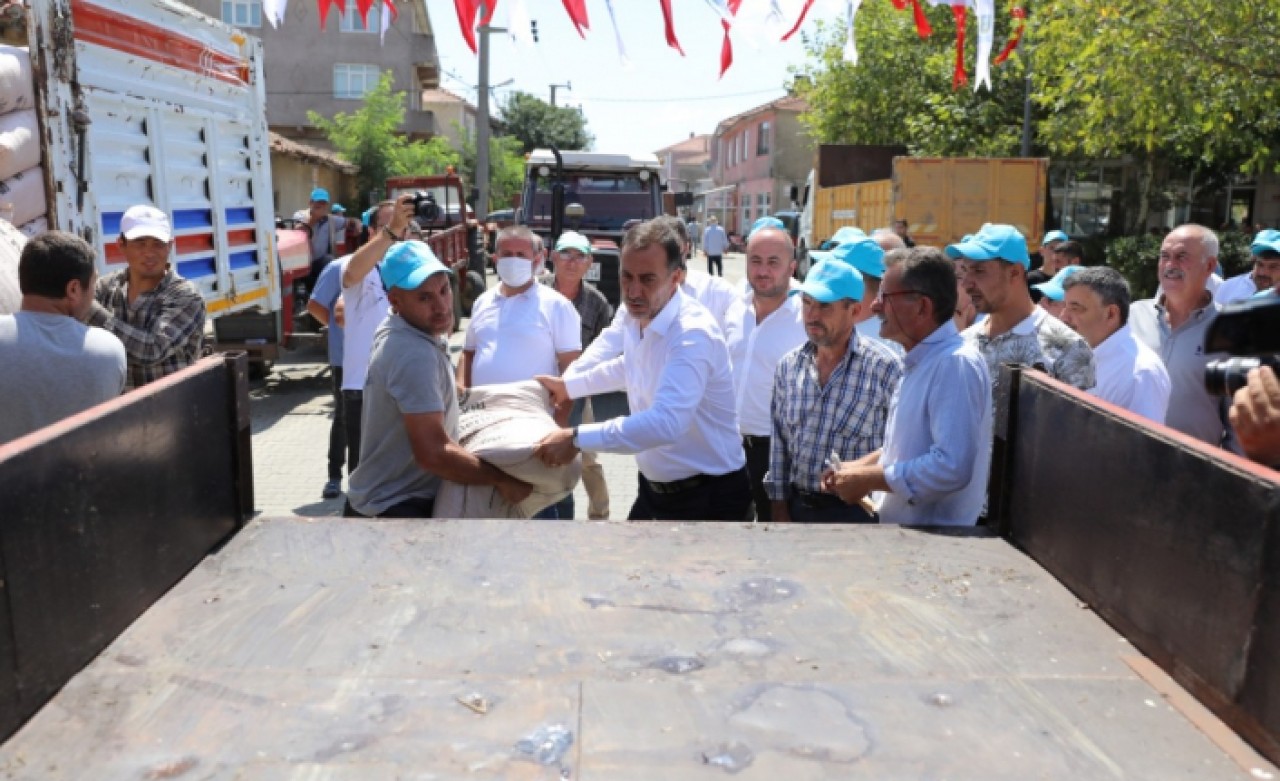 KADIKÖY’DE “ÇİFTÇİ OLMAK VARDI” DEDİRTEN TOHUM DAĞITIMI