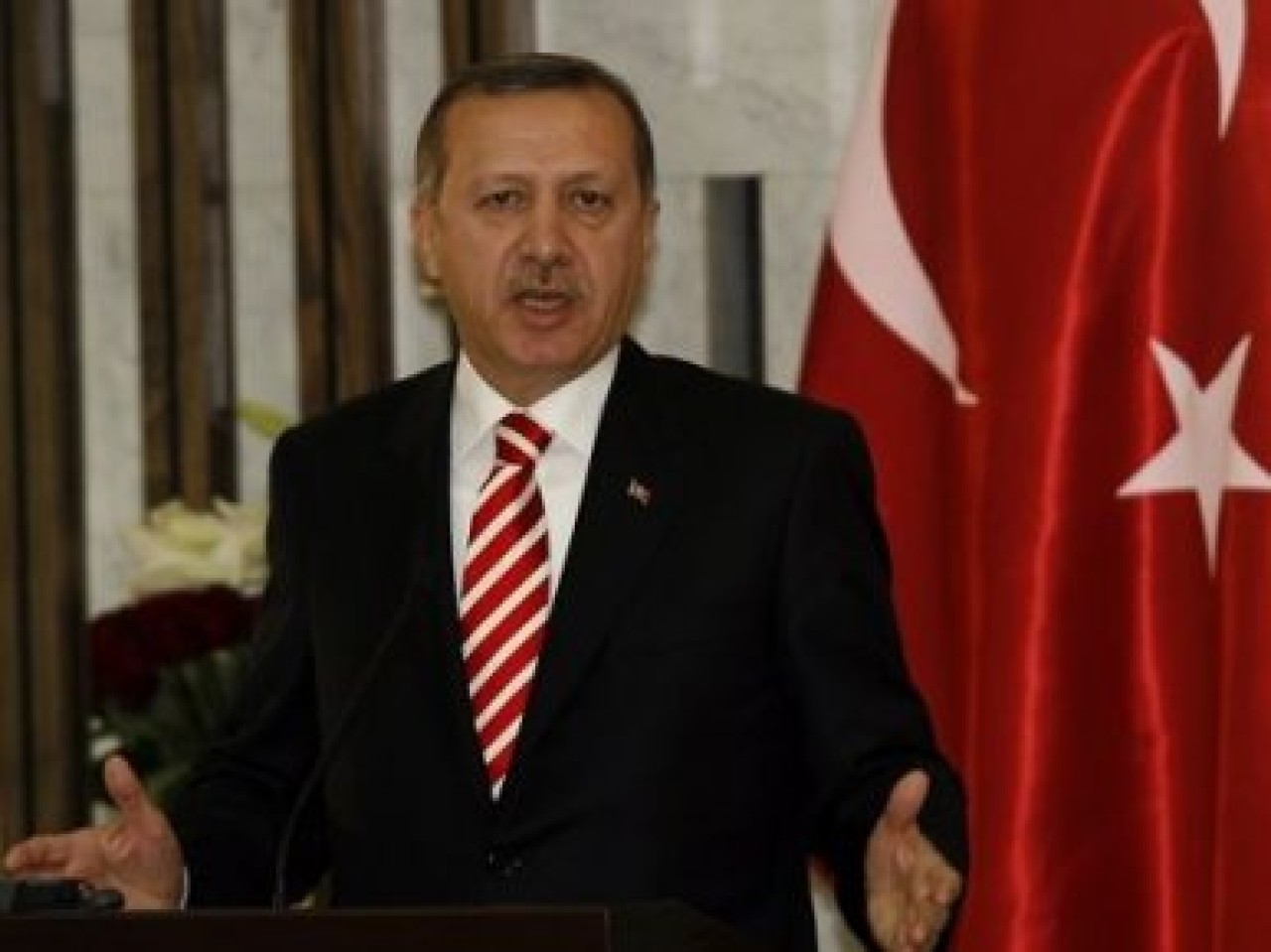 Erdoğan'dan Kaddafi'ye "Başkanlıktan çekil artık"