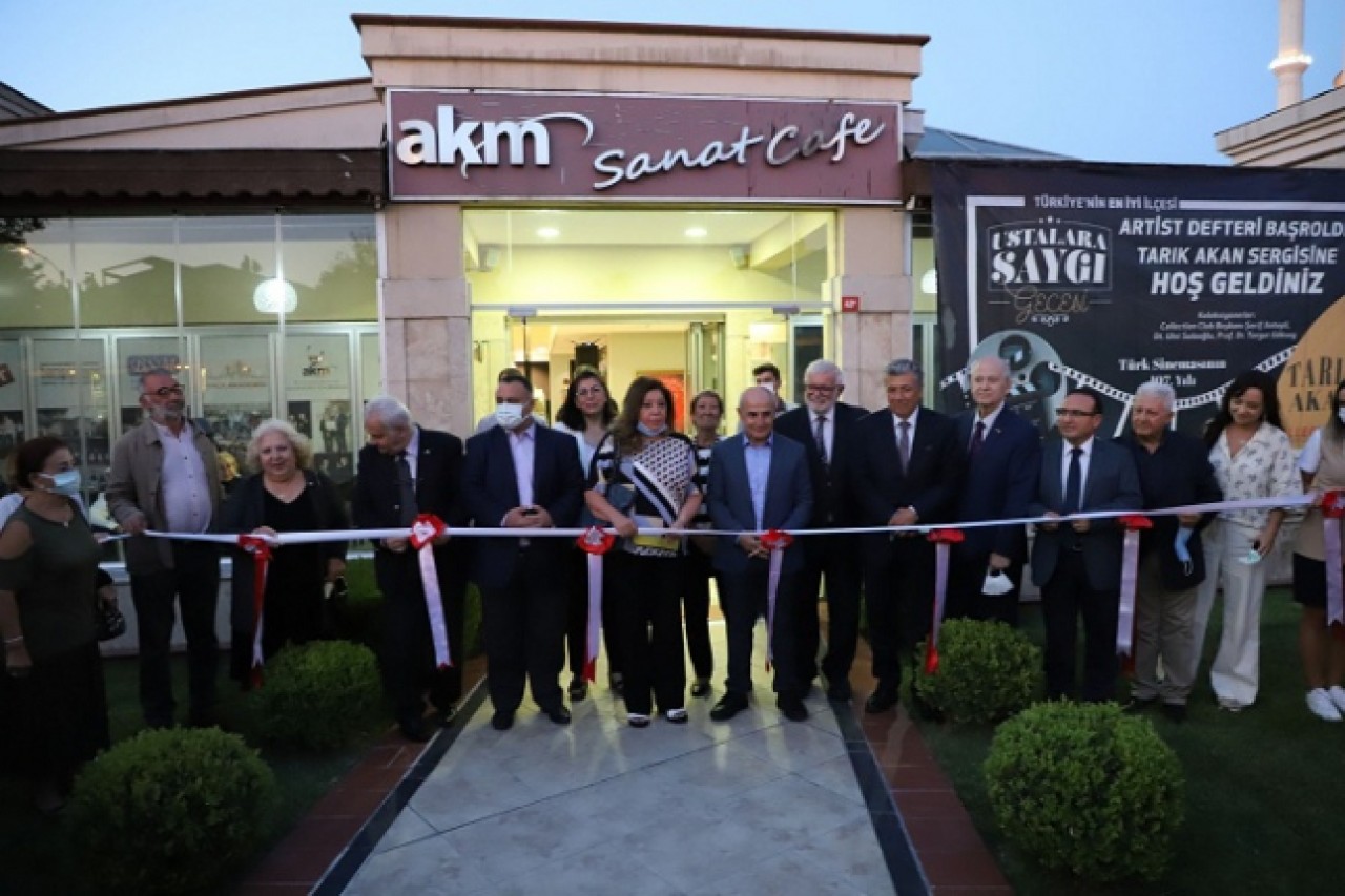 Usta oyuncu Tarık Akan “Ustalara Saygı Gecesi”nde anıldı