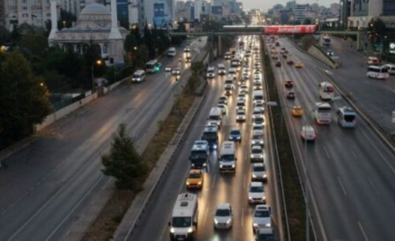 İstanbulda trafik durma noktasına geldi