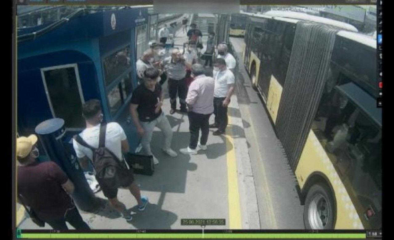 Metrobüste çıkan kavgada gözlük camı kırılan güvenlik görevlisi kör oldu