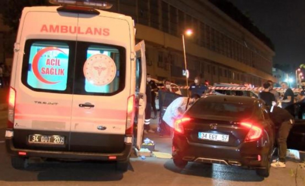 Küçükçekmecede otomobilde kafasına poşet geçirilmiş ceset bulundu