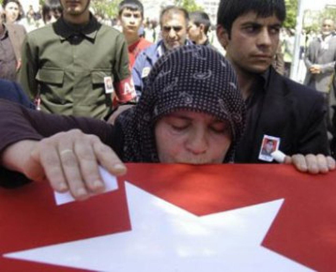 Şehit er toprağa verildi