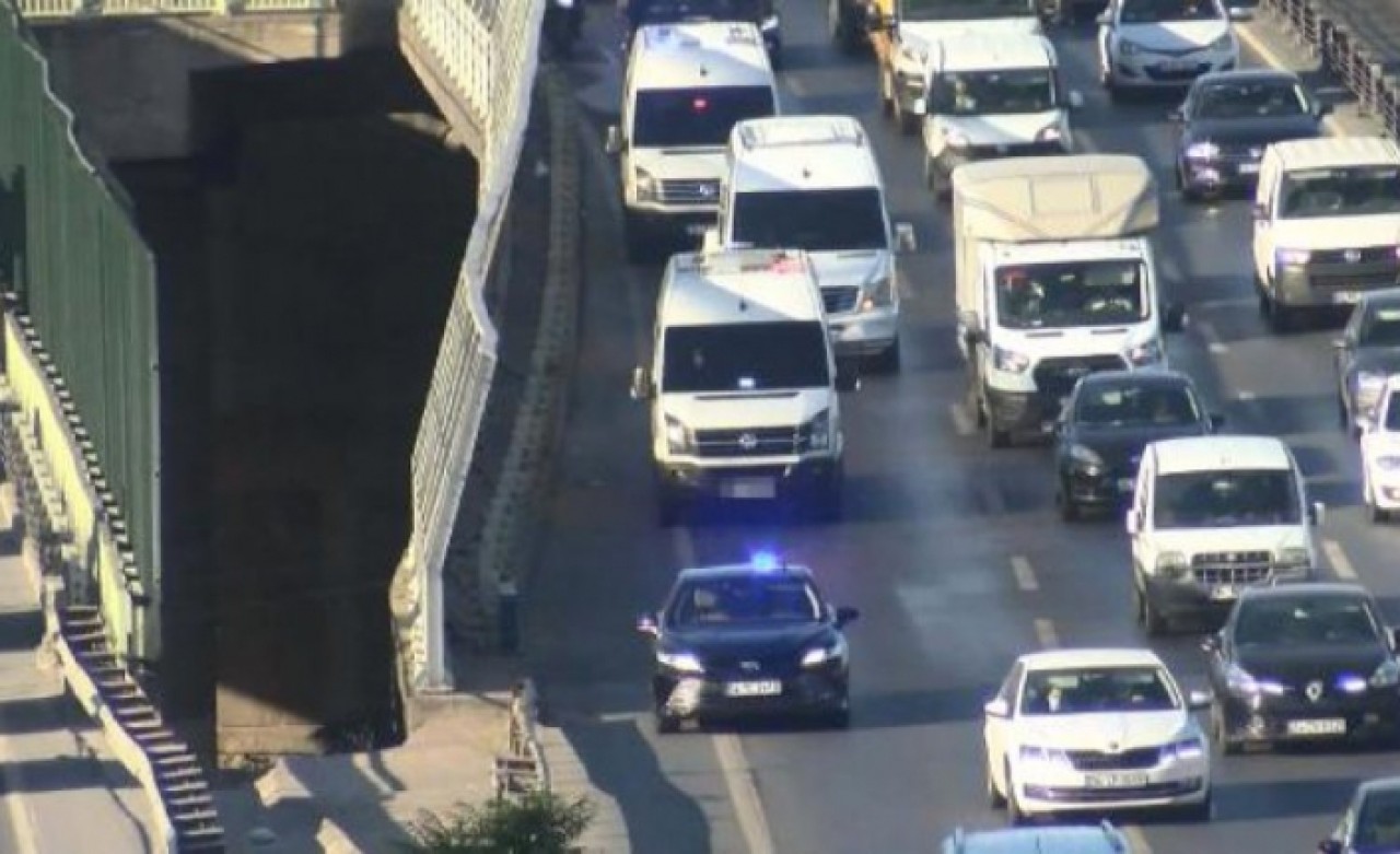 İstanbulda sürücülerin yeni kabusu: Çakarlı minibüsler