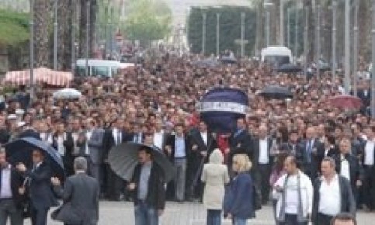 İzmir'de isyan büyüyor