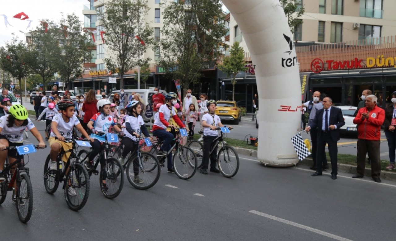 Büyükçekmeceli çocukların bisiklet yarışı nefesleri kesti