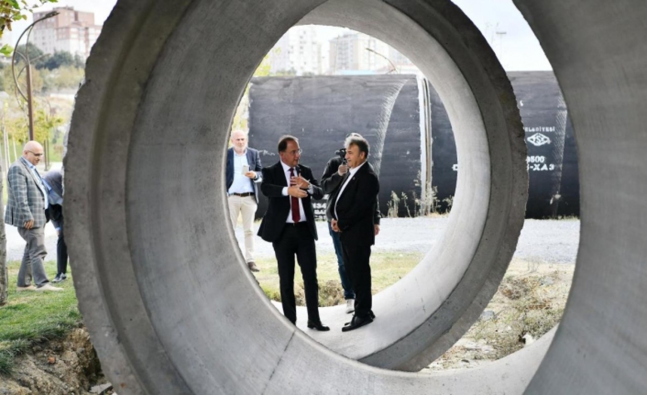 Bornova Belediye Başkanı beraberindeki heyet, Beylikdüzünde bir dizi ziyaret gerçekleştirdi