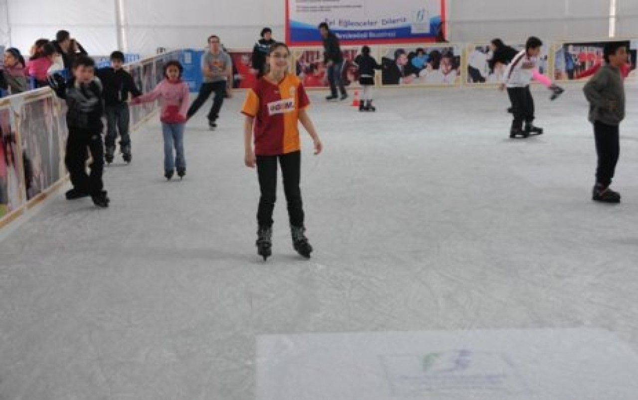 Buz pisti çocukların bir numaralı yeri!