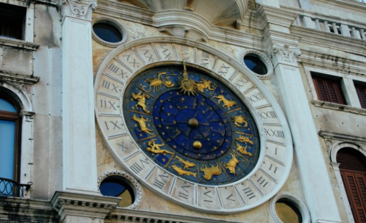 Ünlü astrolog yılın en şanslı zamanı dedi, saat verdi!