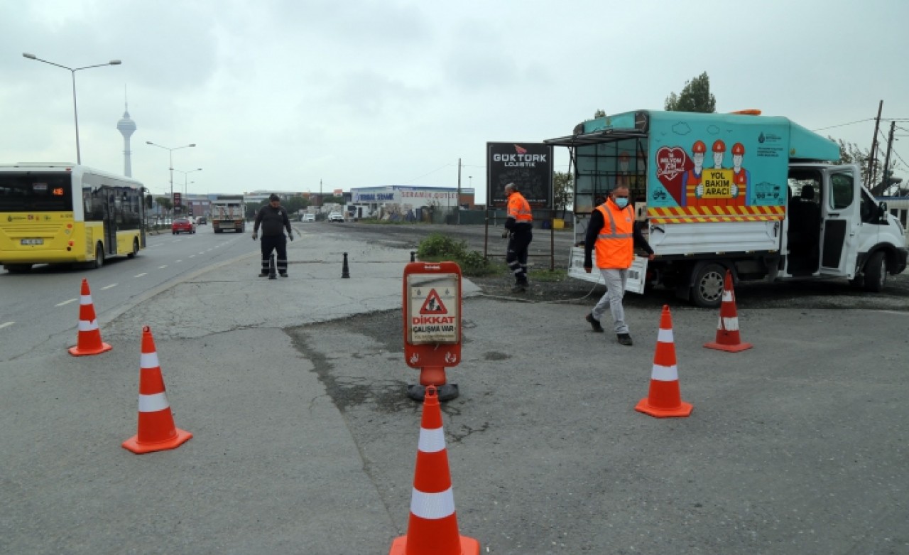 Çakmaklı Mahallesi’nde kaldırımları işgal eden araçlara bariyer engeli