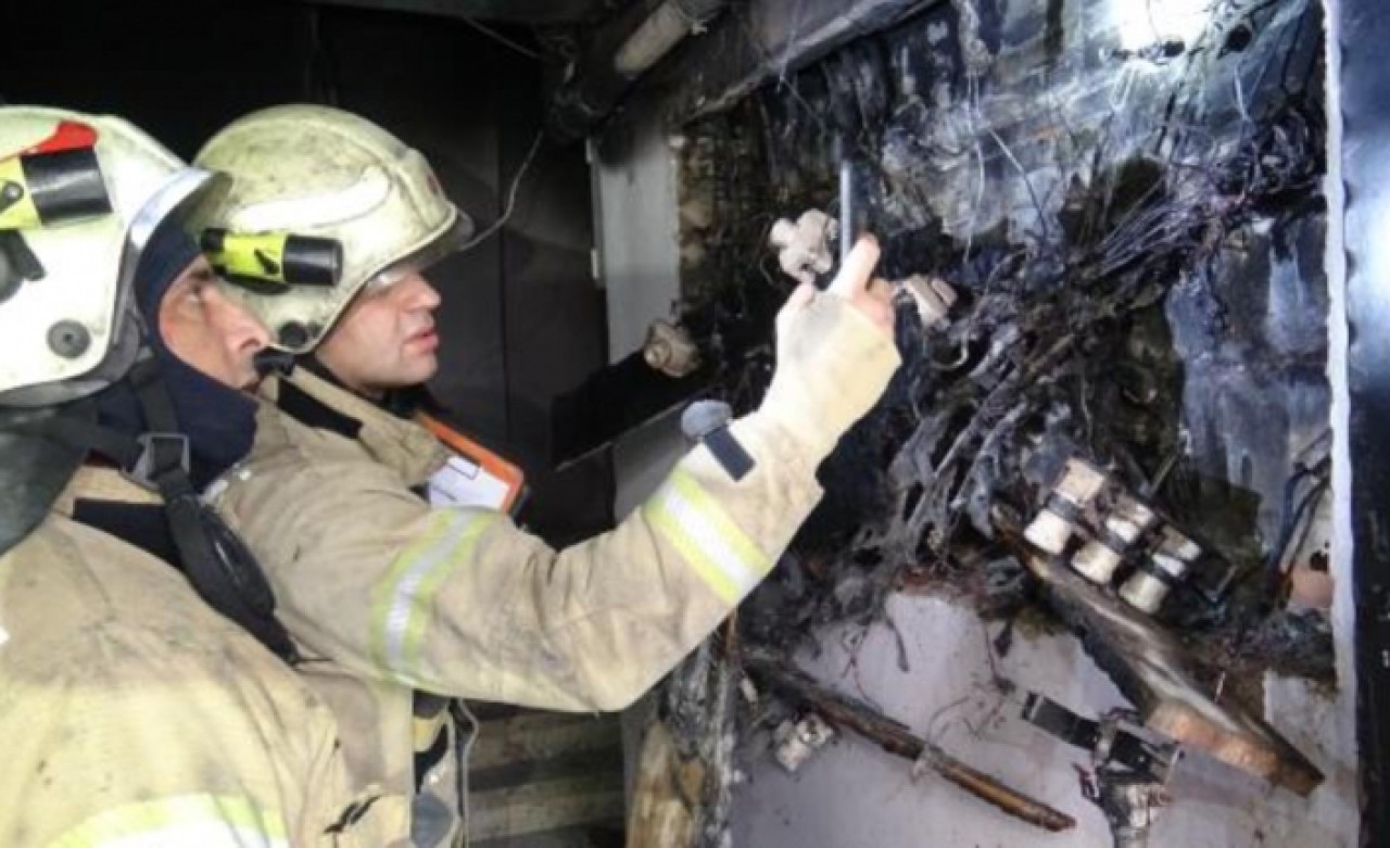 AVCILARDA ÇIKAN YANGINA KAÇAK ELEKTRİK KULLANIMI YOL AÇTI İDDİASI