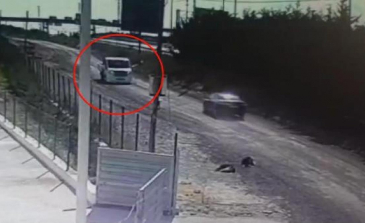 Büyükçekmecede 200 bin liralık hurda otomobil parçası çaldılar