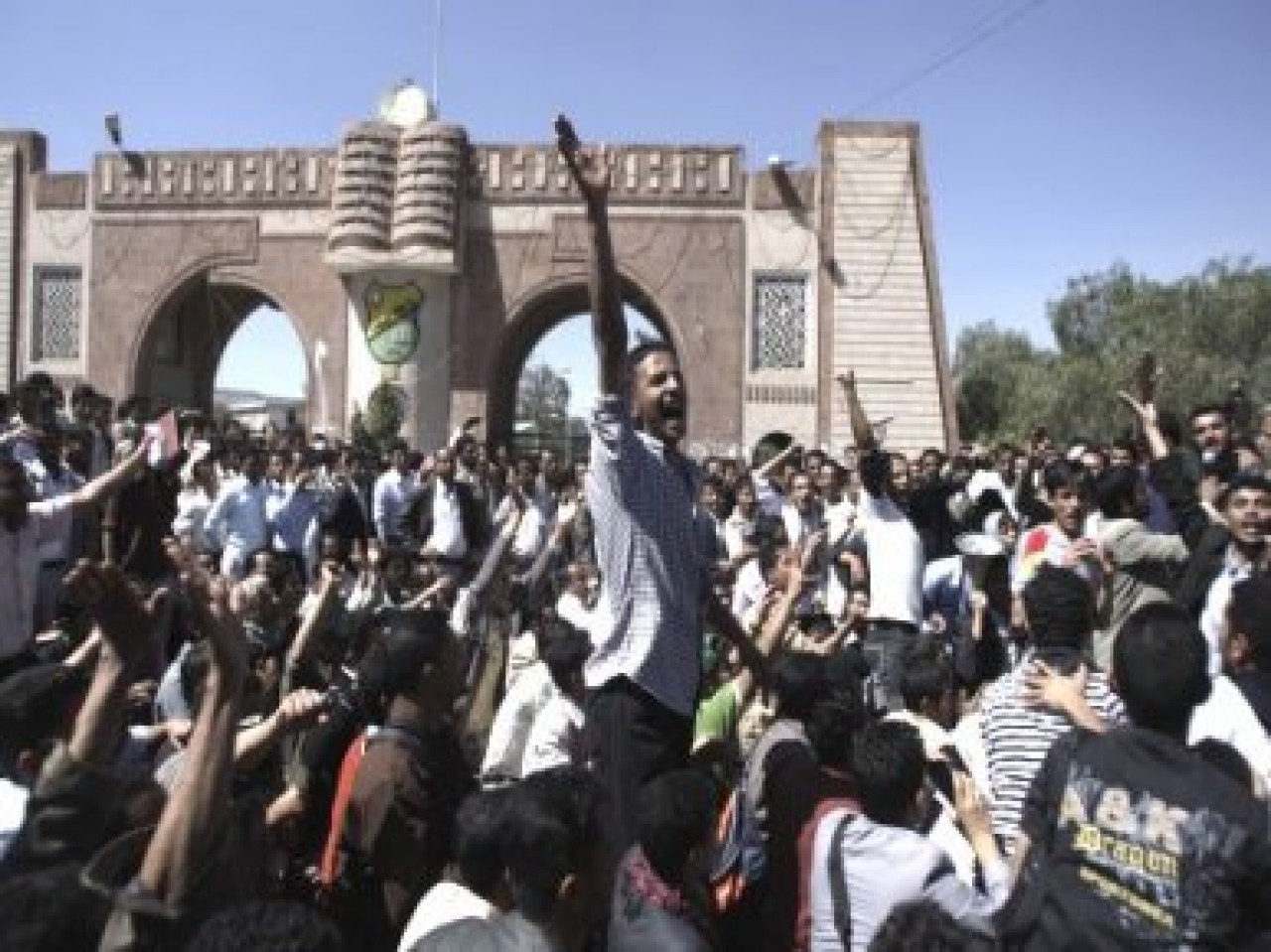 Muhalefetten hükümete 'yıldırma' suçlaması